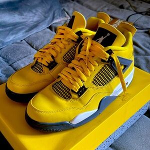 Jordan 4 retro lightning (2021)